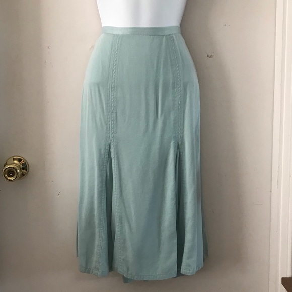 Light Tiffany Blue Skirt Line Two - Picture 2 of 11